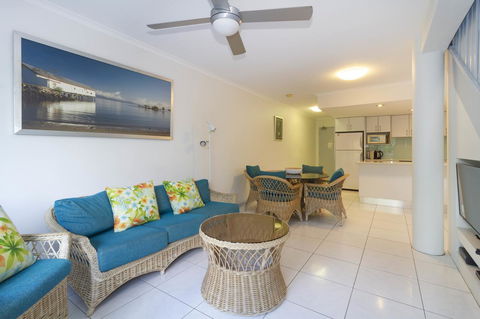 The White House Port Douglas - Rent Accommodation 24