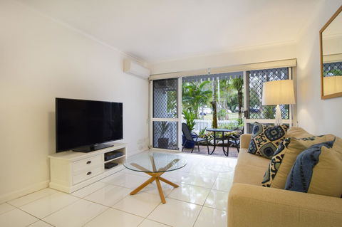 The White House Port Douglas - Rent Accommodation 16