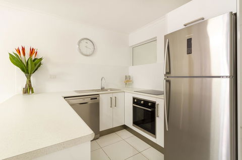 The White House Port Douglas - Rent Accommodation 11