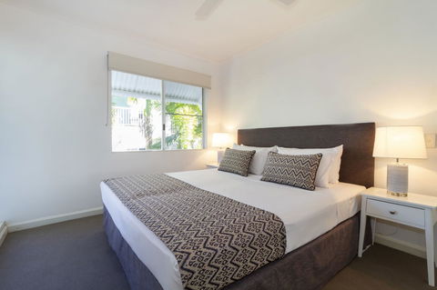 The White House Port Douglas - Rent Accommodation 35