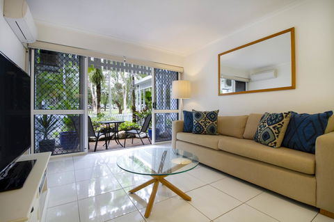 The White House Port Douglas - Rent Accommodation 3