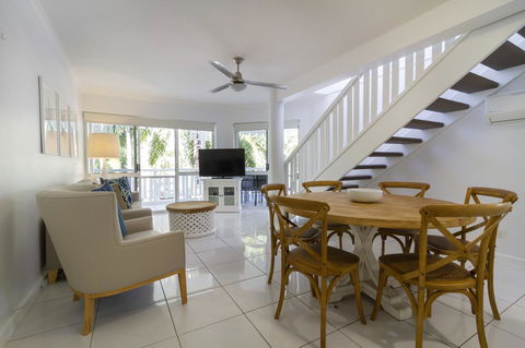The White House Port Douglas - Rent Accommodation 7