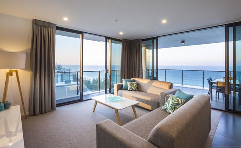 Boardwalk Burleigh Beach - Official - Rent Accommodation 6