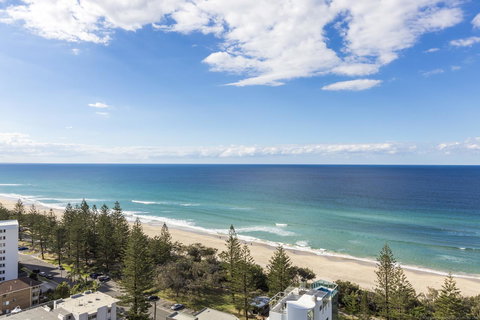Boardwalk Burleigh Beach - Official - Rent Accommodation 14