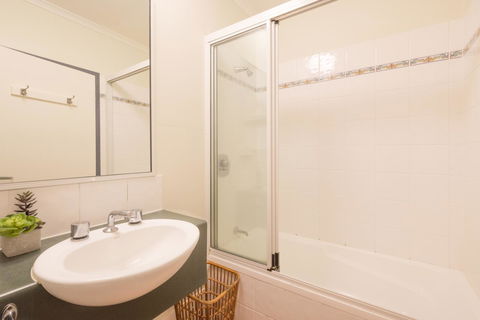 Coral Tree Inn - Rent Accommodation 41