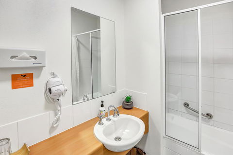 Coral Tree Inn - Rent Accommodation 33