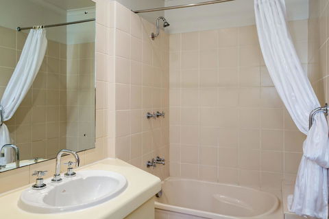 Cairns Colonial Club Resort - Rent Accommodation 31