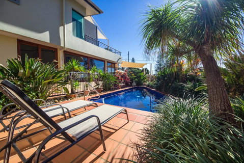 Yamba Beach Motel - Rent Accommodation 1