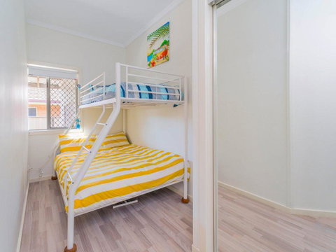Yamba Daze - Sunset - Pet Friendly - Rent Accommodation 2