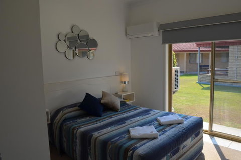 Yamba Motor Inn - Rent Accommodation 1