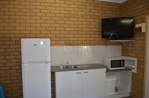 Yamba Motor Inn - Rent Accommodation 3