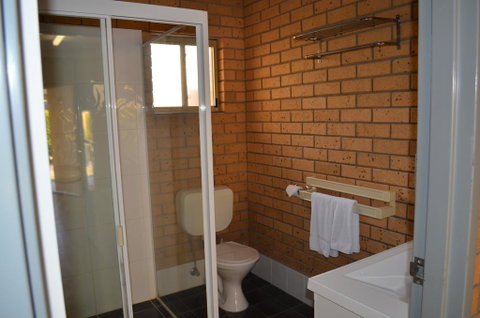 Yamba Motor Inn - Rent Accommodation 2