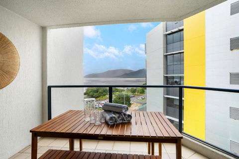 \'Coral Sea Dreaming\' Family Friendly Apartment - Rent Accommodation 1