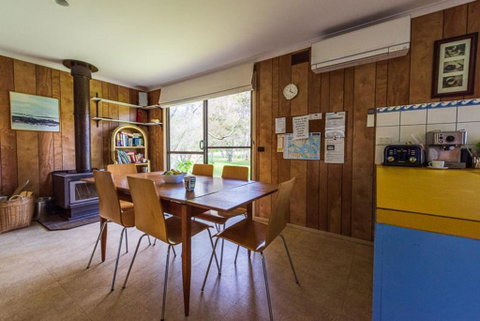 6 Kirra Avenue - Rent Accommodation 1