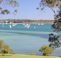 'Corlette Waterfront' 2/44 Danalene Parade - Waterfront Luxury WIFI Aircon Boat Parking - Rent Accommodation