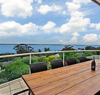 'The Bay' 25 Wallawa Rd - huge home with aircon spectacular views  chromecast - Rent Accommodation