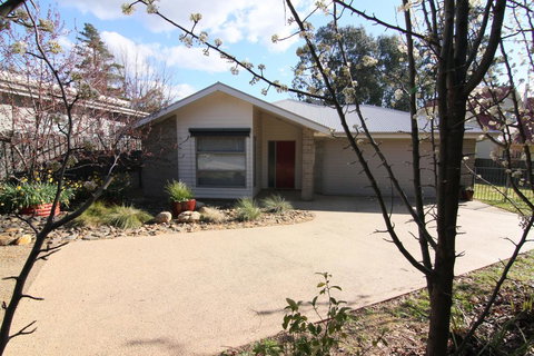 19 Georgian Court - Rent Accommodation 0