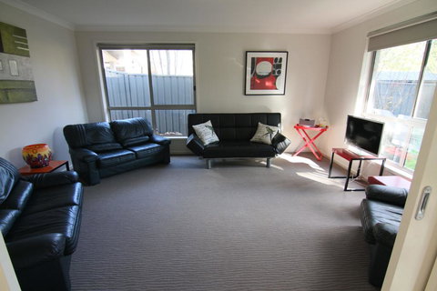 19 Georgian Court - Rent Accommodation 1