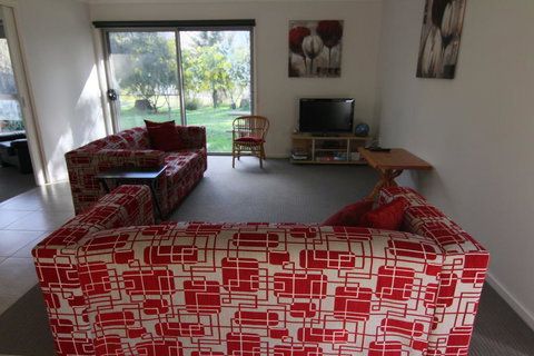 19 Georgian Court - Rent Accommodation 2