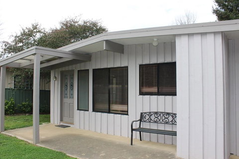 20 Toorak Rd, Bright - Rent Accommodation 1