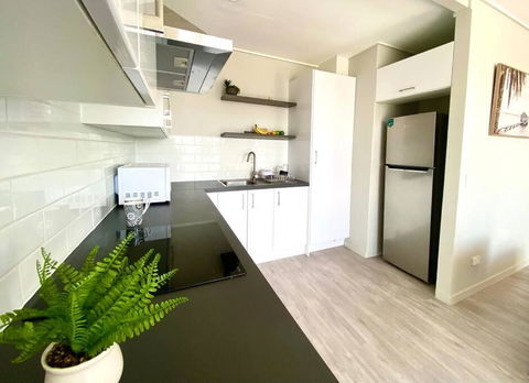 Burleigh Retreat Near Beach, Free Wi-Fi - Rent Accommodation 3