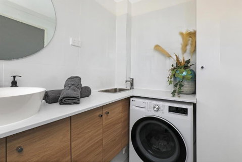 CANAL7-ON THE MOOLOOLABA CANAL! - Rent Accommodation 4