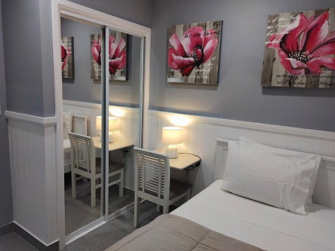 Cozy Private Bedroom & Ensuite - City & Strand Beach Location - Rent Accommodation 0
