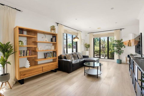 Deluxe Family Montpellier Gardens Estate - Burwood - Rent Accommodation 2