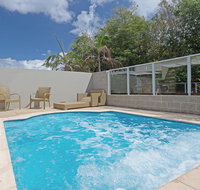 516 'Oaks Pacific Blue' 265 Sandy Point Road- private pool aircon WIFI - Rent Accommodation