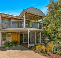 A Wave From it All - Rent Accommodation
