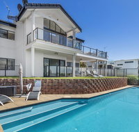 Above and Beyond - Beautiful Home with Pool - Rent Accommodation