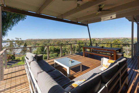 Executive House - Aruma - Rent Accommodation 0
