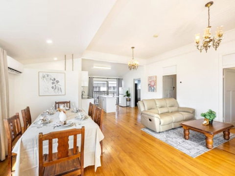 Family Friendly Cozy 4BR House At Annerley - Rent Accommodation 2