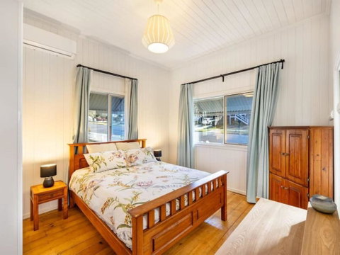 Family Friendly Cozy 4BR House At Annerley - Rent Accommodation 3