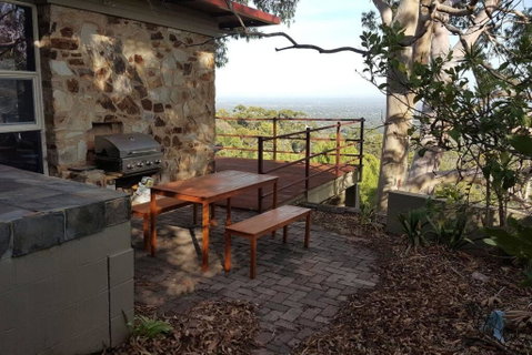 Family Home Prestigious Suburb Panoramic Views - Rent Accommodation 1