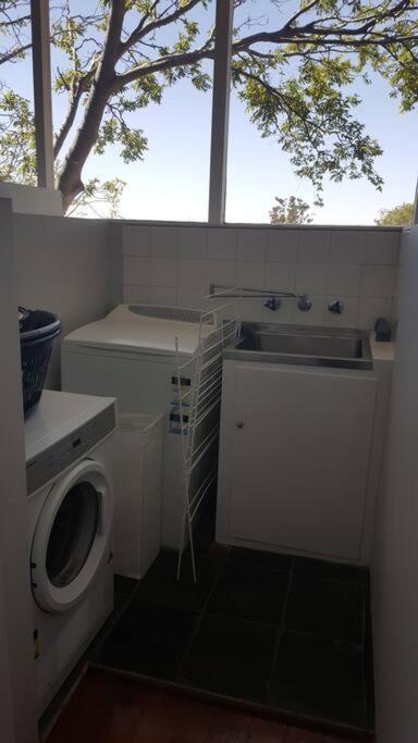 Family Home Prestigious Suburb Panoramic Views - Rent Accommodation 2