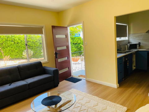 Heart Of Katoomba Semi 1 Bedroom Home - Rent Accommodation 3