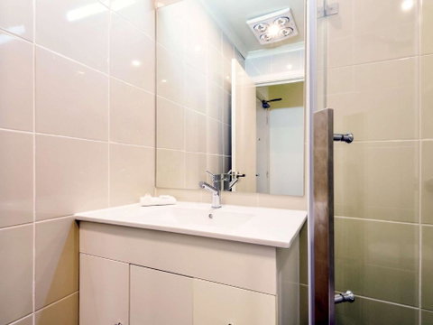 Ibis Styles Kingsgate Hotel - Rent Accommodation 1