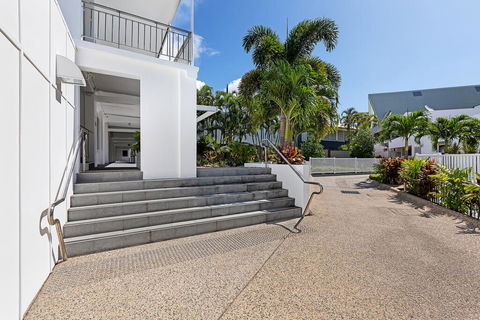 Airlie Beach Hotel - Rent Accommodation 1
