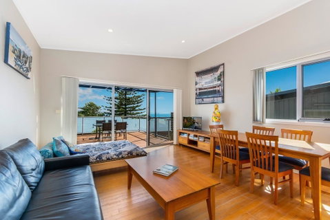 Angourie Blue Unit 2 - Rent Accommodation 3