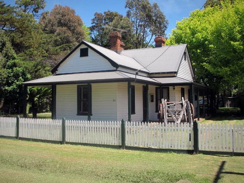 Lynden Cottage - Built 1884 In The Heart Of Town - Rent Accommodation 0