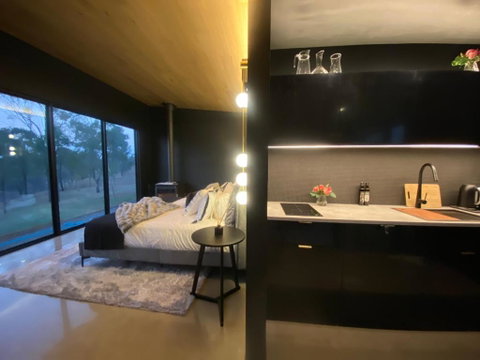 McGill Vineyard Moffatdale - Rent Accommodation 1