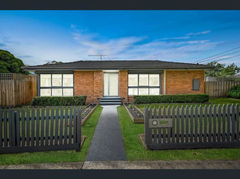 Meadow View Cottage - Rent Accommodation 0
