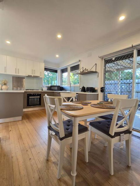 Meadow View Cottage - Rent Accommodation 2