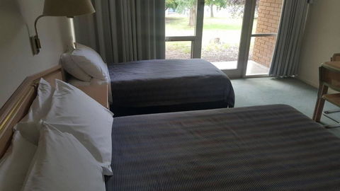 Moe Parklands Motel - Rent Accommodation 1