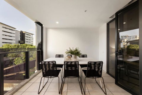 Modern Luxury Gabba Apartment - Rent Accommodation 0
