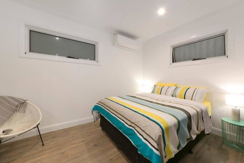 Milton Mews Blue Studio Pets Deck - Rent Accommodation 3