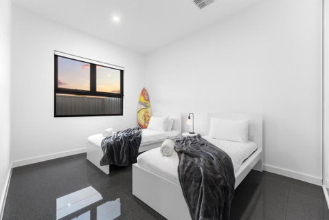 Moana Sands - Luxury Beachfront - Rent Accommodation 2