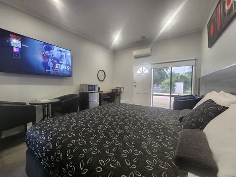 Motel24Seven And Apartments - Rent Accommodation 1