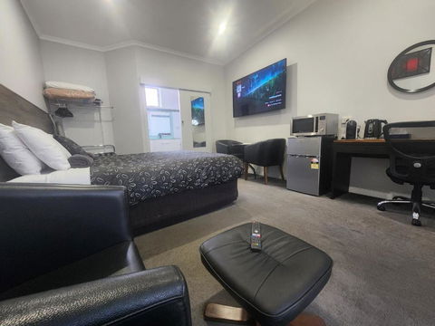 Motel24Seven And Apartments - Rent Accommodation 3